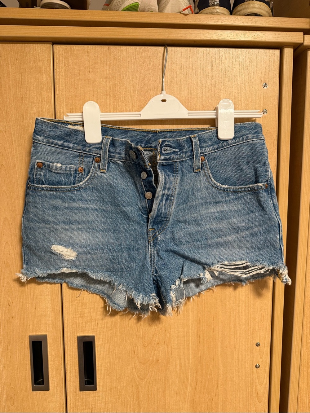 Levi’s Light Blue Denim High-Rise Distressed Women’s Shorts - Picture 2 of 3